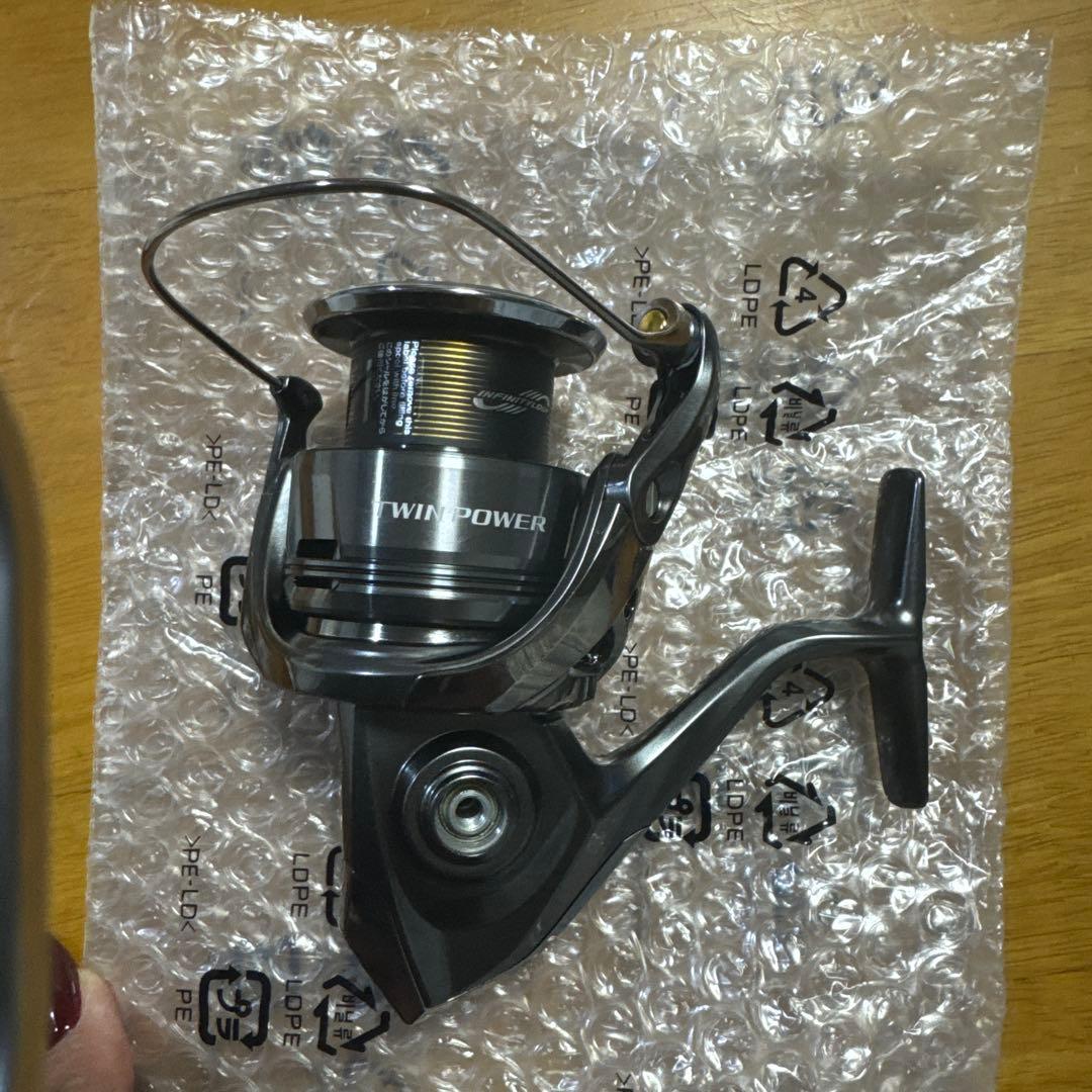 SHIMANO 24 TWIN POWER 4000XG スピニングリール