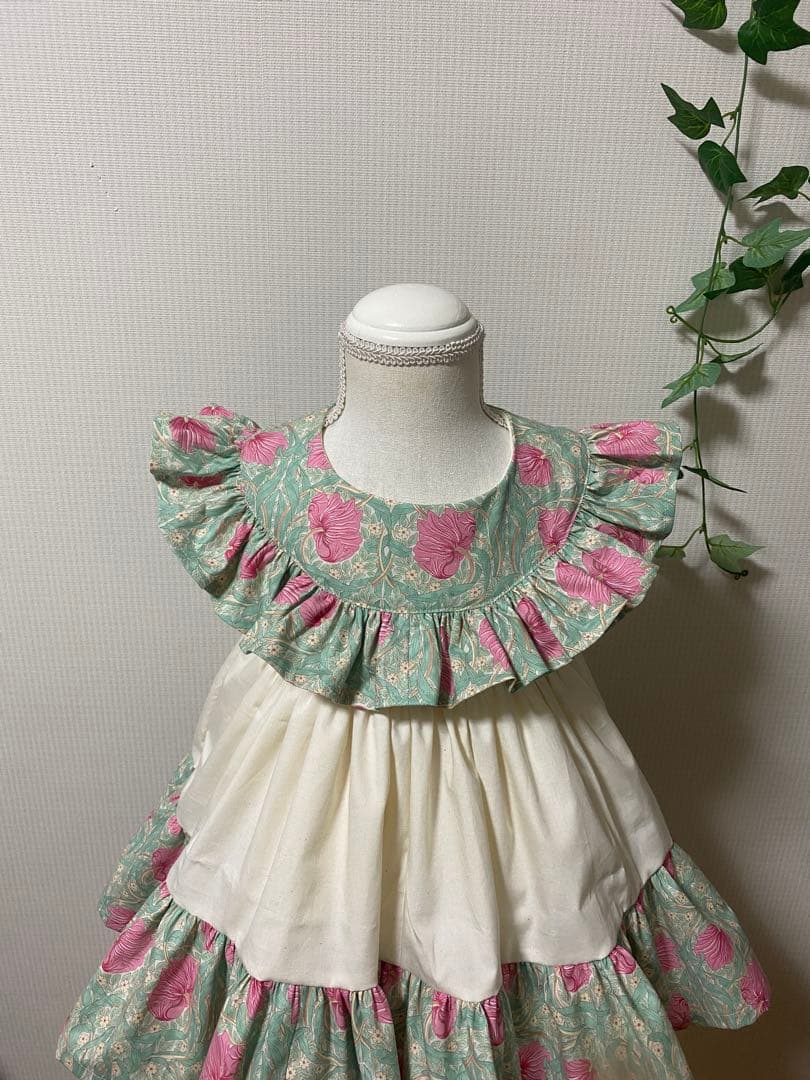 ハンドメイド　フリルウエストギャザーワンピースの85サイズ