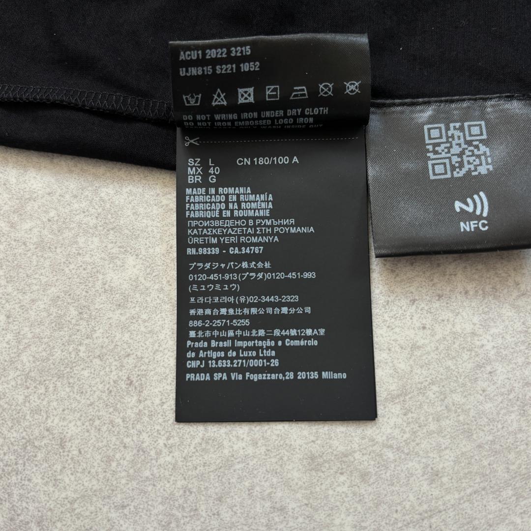 【超人気・極美品】PRADAプラダ/Tシャツ/立体メタリック色ロゴ/ブラック/L