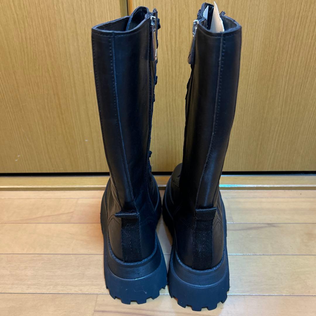 【未使用タグ付き】Zara レザーブーツ　トラックソール