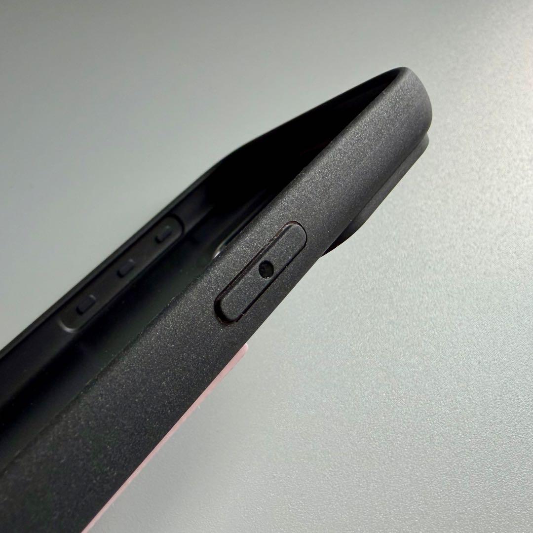新品 未使用 プラダ PRADA iPhoneケース 15 Pro ロゴ ピンク