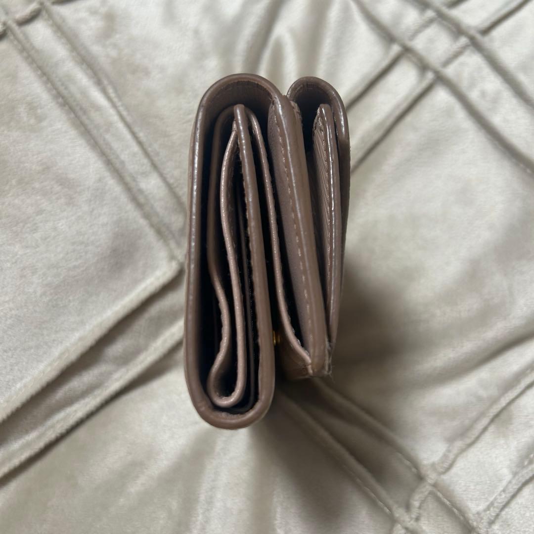 PRADA エピレザー 三つ折り財布 ベージュ