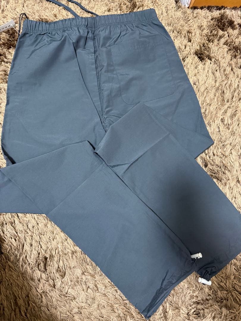 新品未使用　ESSENTIALS ナイロンパンツ 左足リフレクティブロゴ