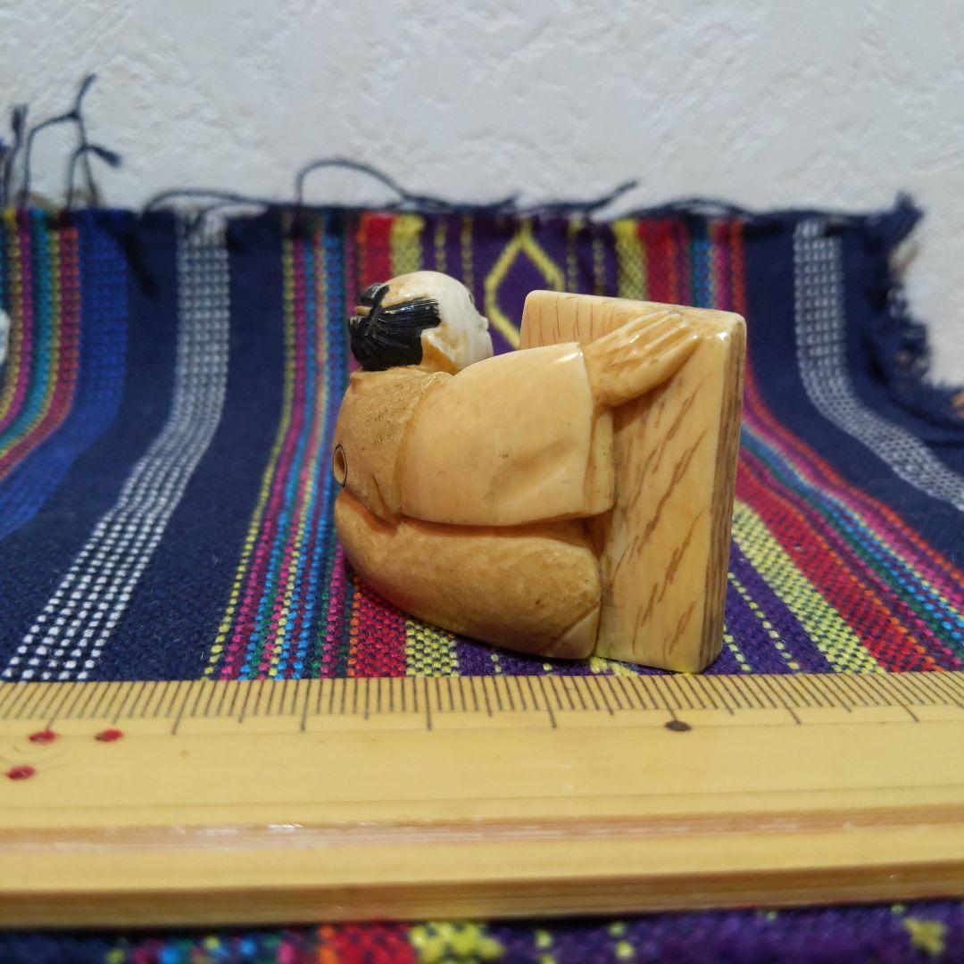 時代提げ物 人物根付 天然素材 在銘【江戸職人】高さ約3.3cm 重さ約40ｇ
