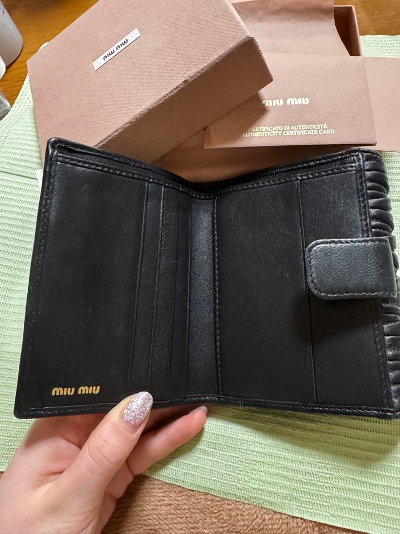 miumiu 二つ折り財布 ブラック