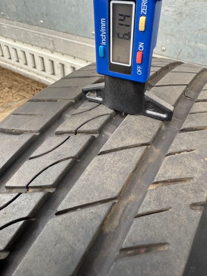 ハルGRENLANDERサマータイヤ225／50R18 99W XL