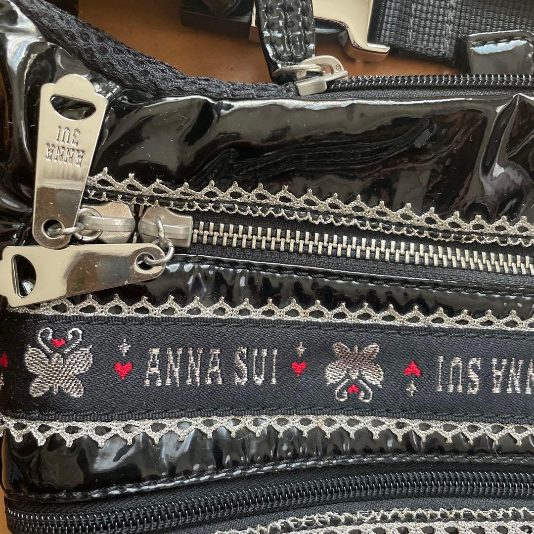 ANNA SUI ボディバッグ エナメルバッグ　ブラック　蝶