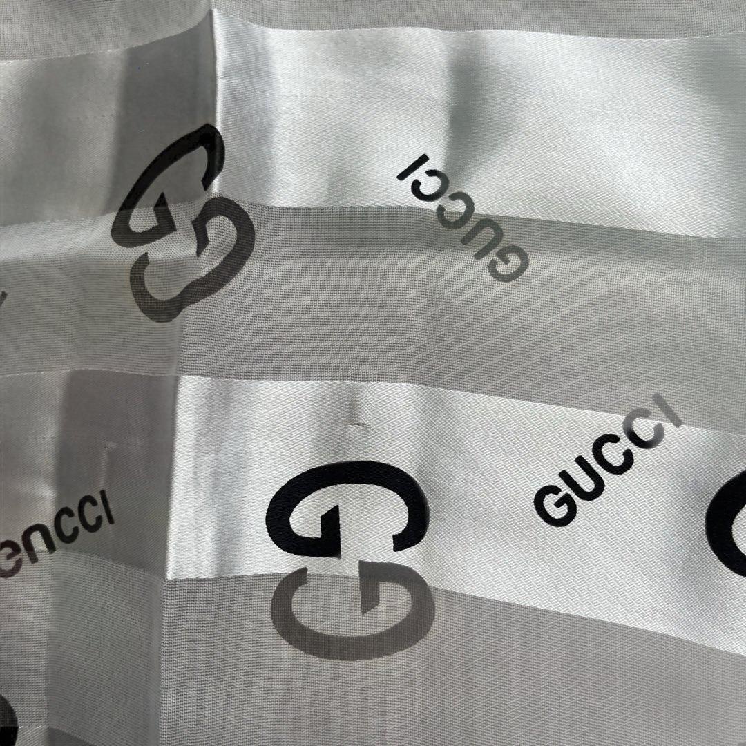 GUCCI ホワイト大判スカーフ100×100