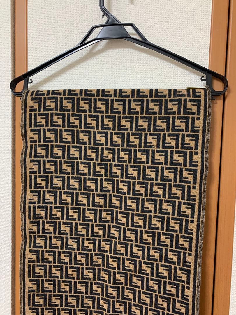 chhhne様 FENDI ズッカ柄 マフラー ストール 総ロゴ イタリア製