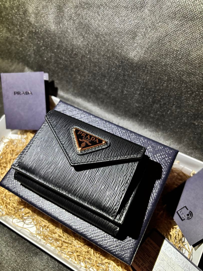 新品未使用　PRADA 三つ折り財布 1MH021