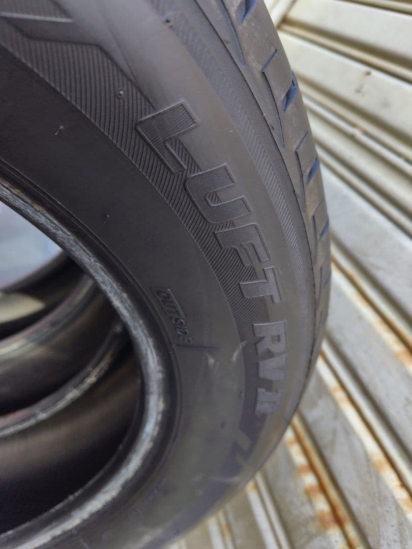 ブリジストン、LUFT.RV2 サマータイヤ 215/60R17 2023年製