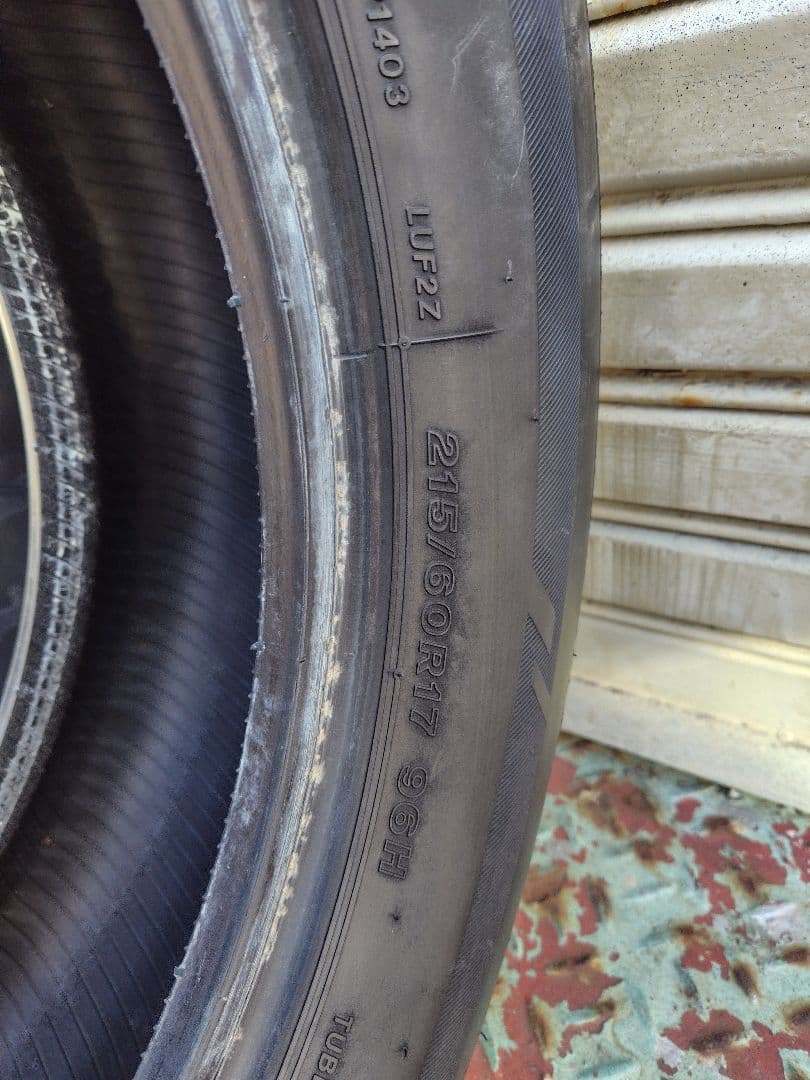 ブリジストン、LUFT.RV2 サマータイヤ 215/60R17 2023年製