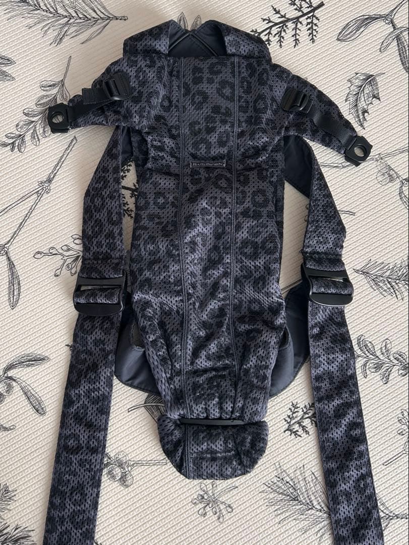 BABYBJÖRN 抱っこ紐 レオパード ヒョウ柄 ベビービョルン ミニ
