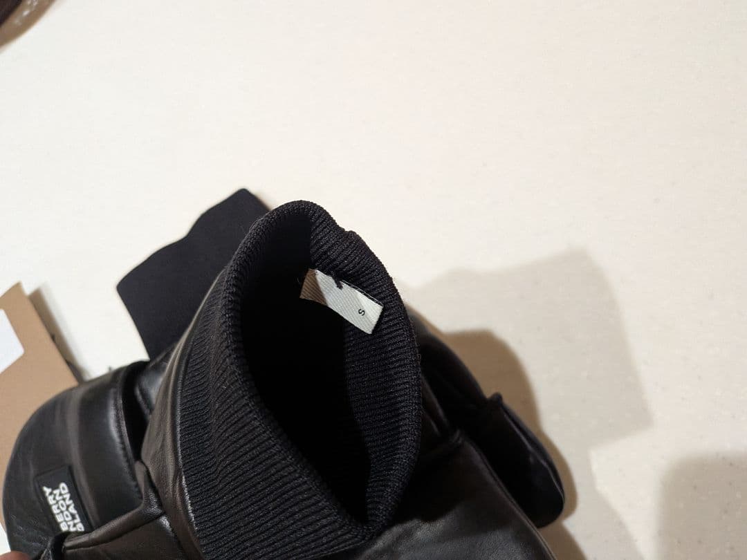 BURBERRY ブラック レザーグローブ