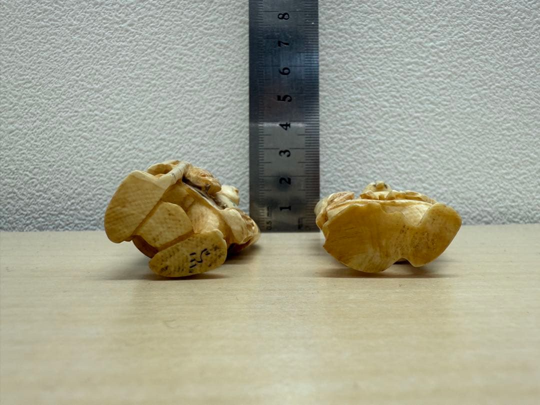 B*i様 時代提げ物 人物根付 天然素材 銘あり 2体セット