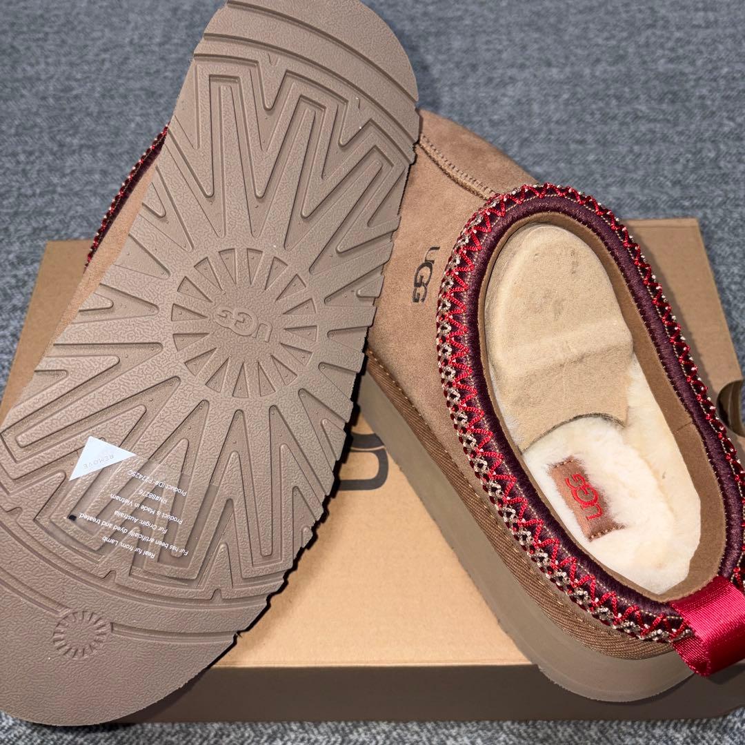 UGG Tazz II カラーレッド
