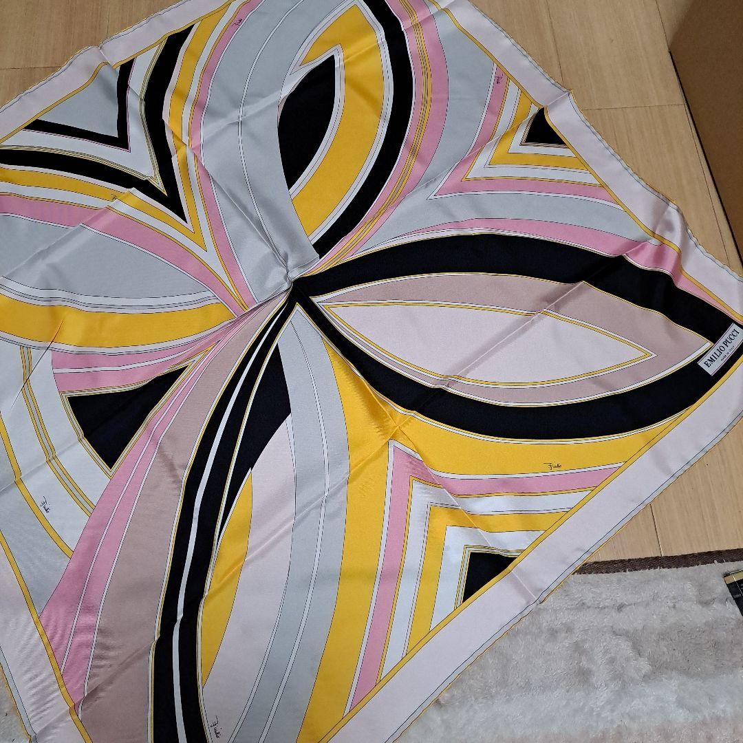 EMILIO PUCCI 幾何学模様 シルクスカーフ