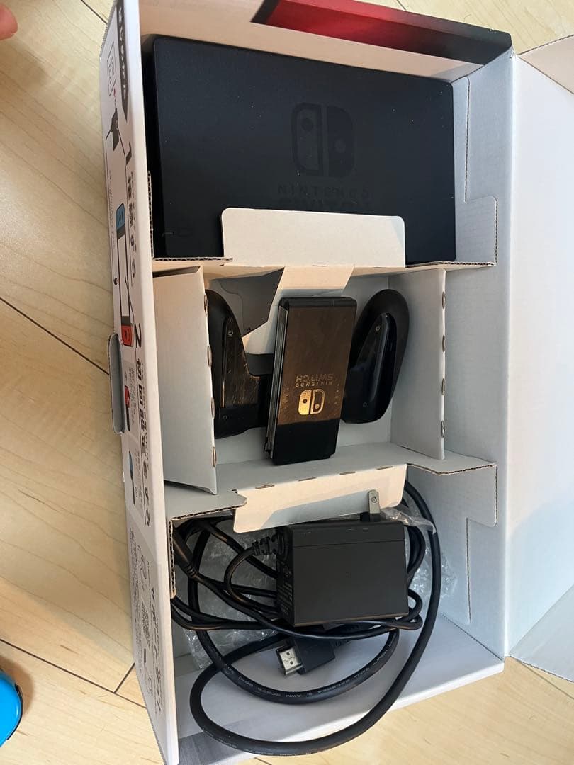 Nintendo Switch スイッチ　ネオンレッド・ブルー 本体