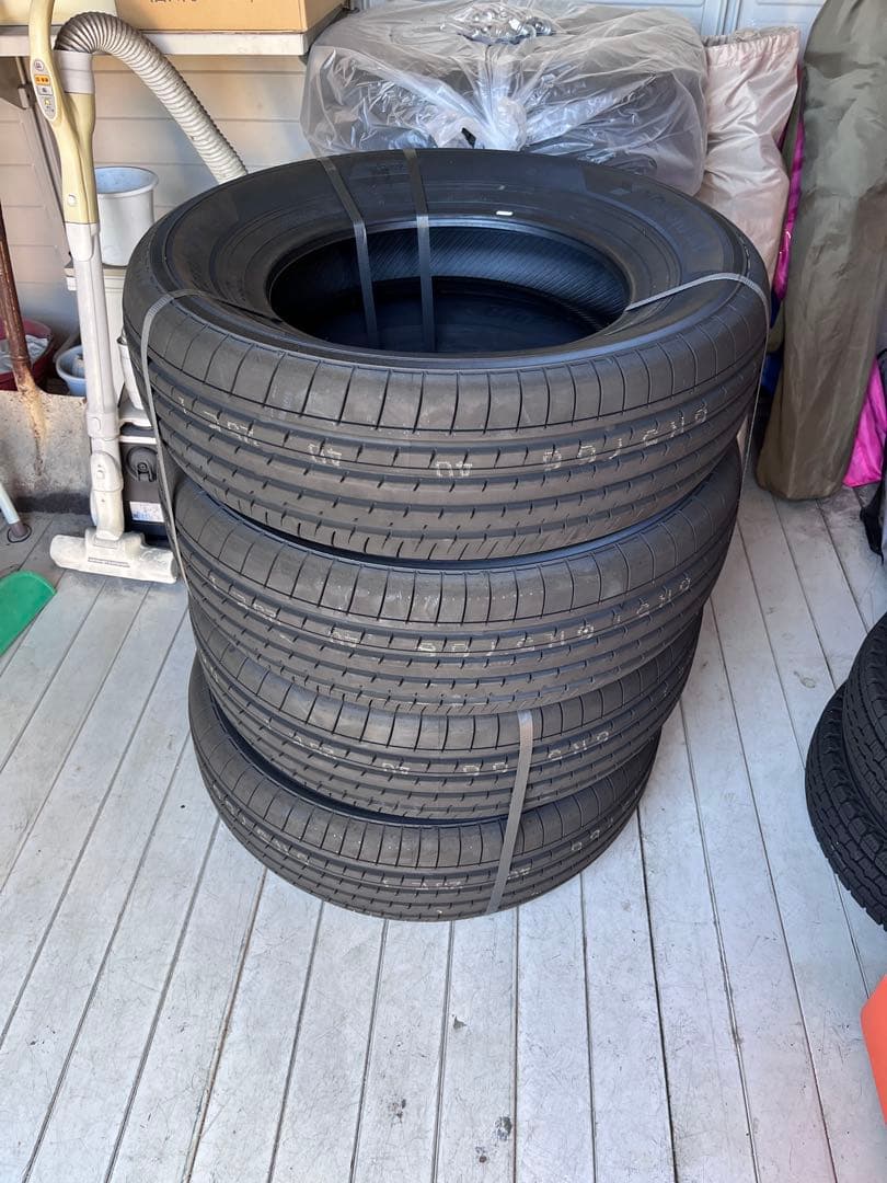 タイヤ・ホイール 215/70r16 YOKOHAMA BluEarth-XT AE61
