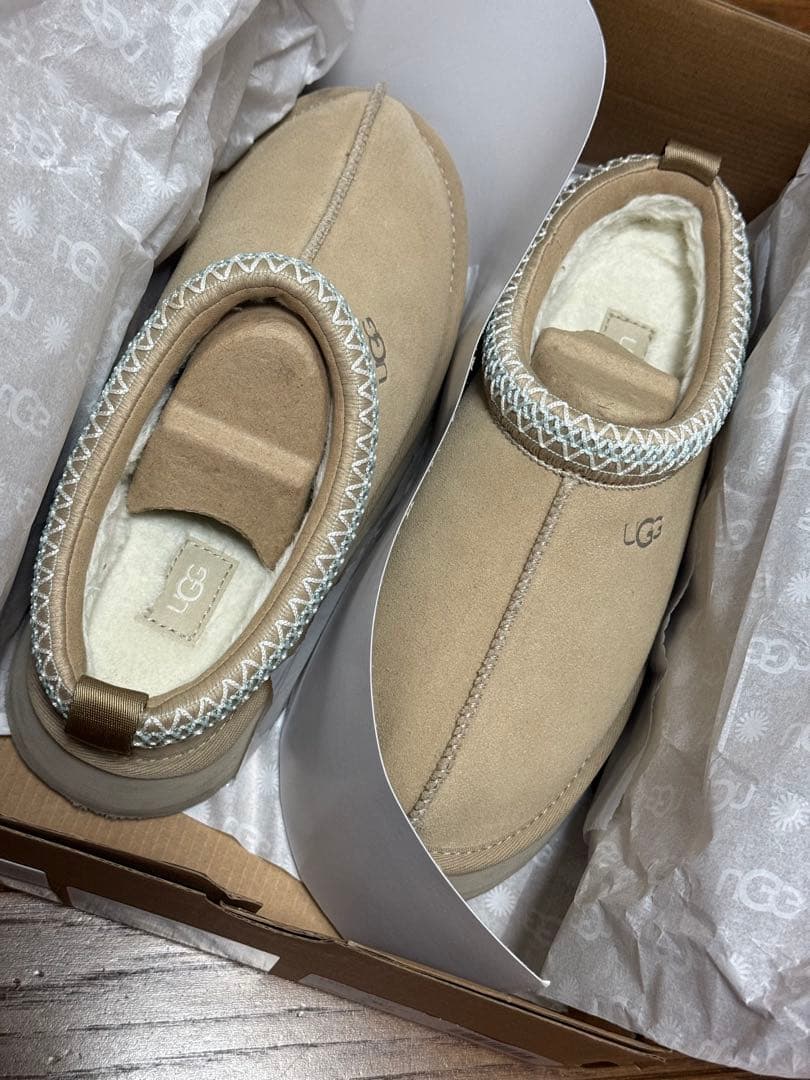 UGG ベージュ 8 Tazz シューズ