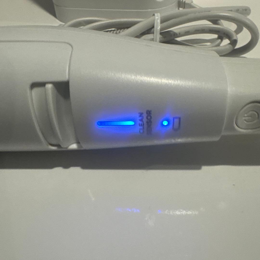 Panasonicコードレススティック掃除機 MC-NS100K-W　ホワイト