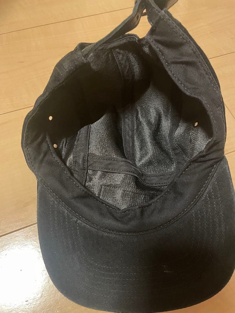 Supreme 黒キャップ ロゴ入り