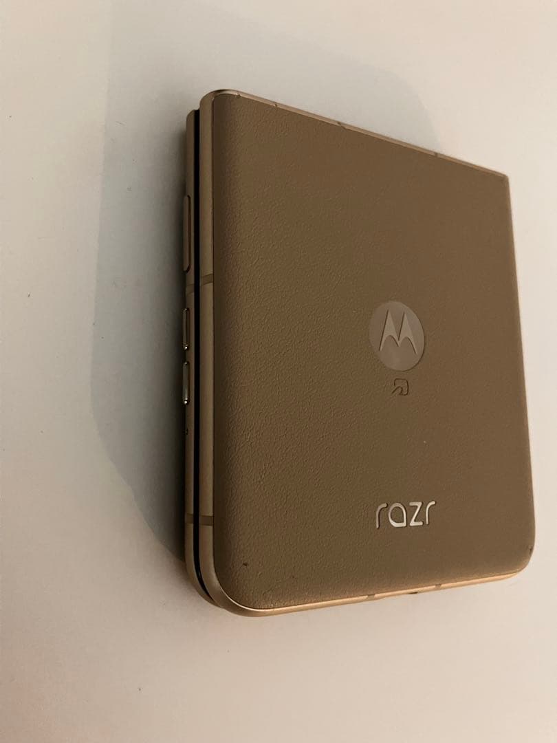 1週間使用　motorola razr 50 SIMフリー
