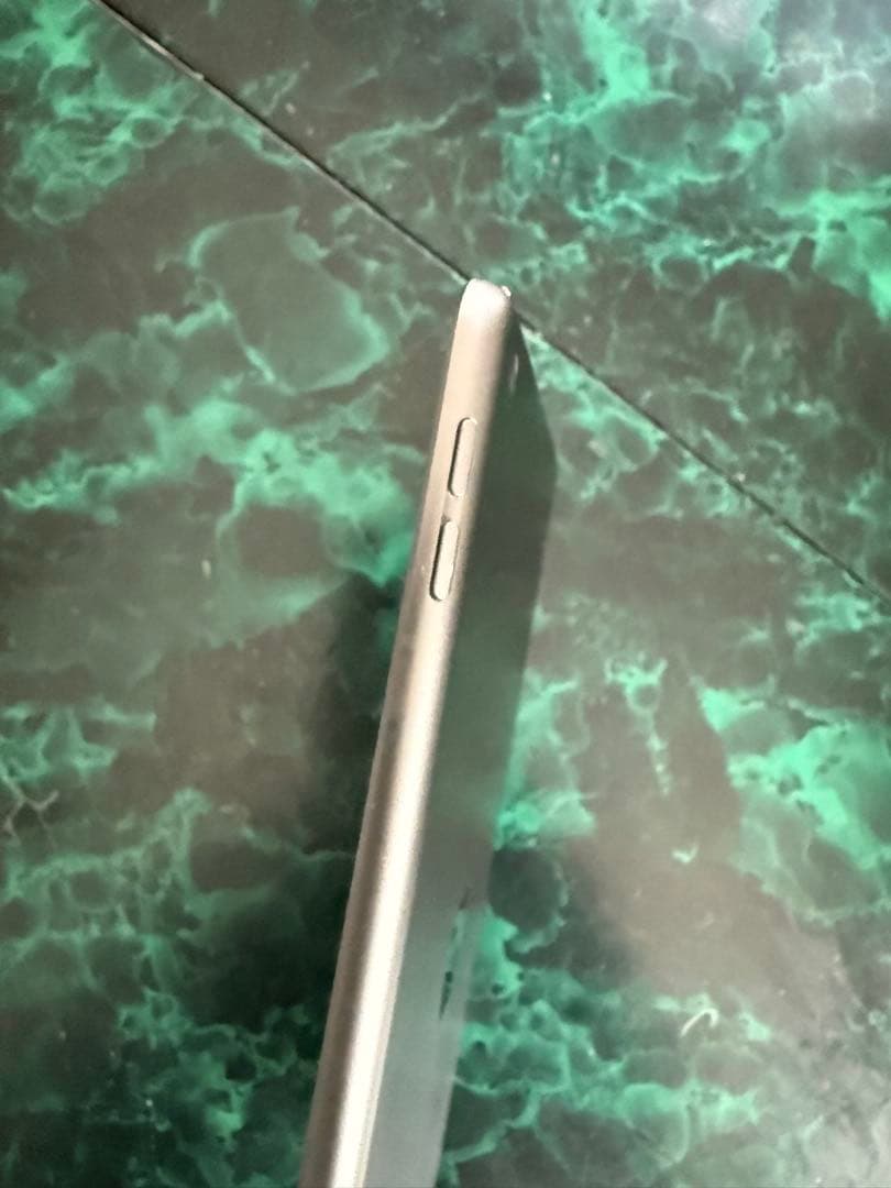 iPad 10.2 第7世代 シルバー (スペースグレー？) 32GB wifi