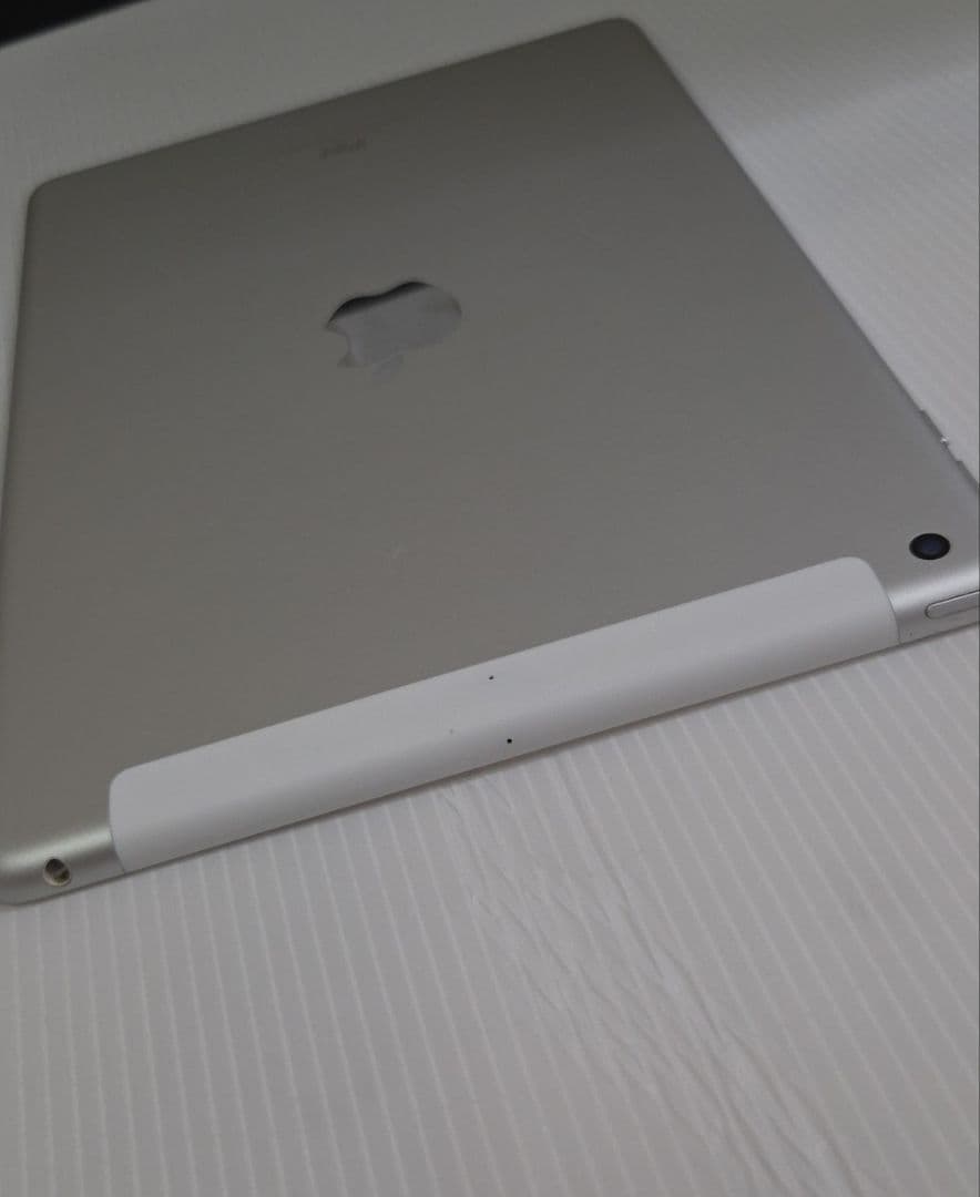 iPad 第6世代　32GB WiFi Cellularモデル