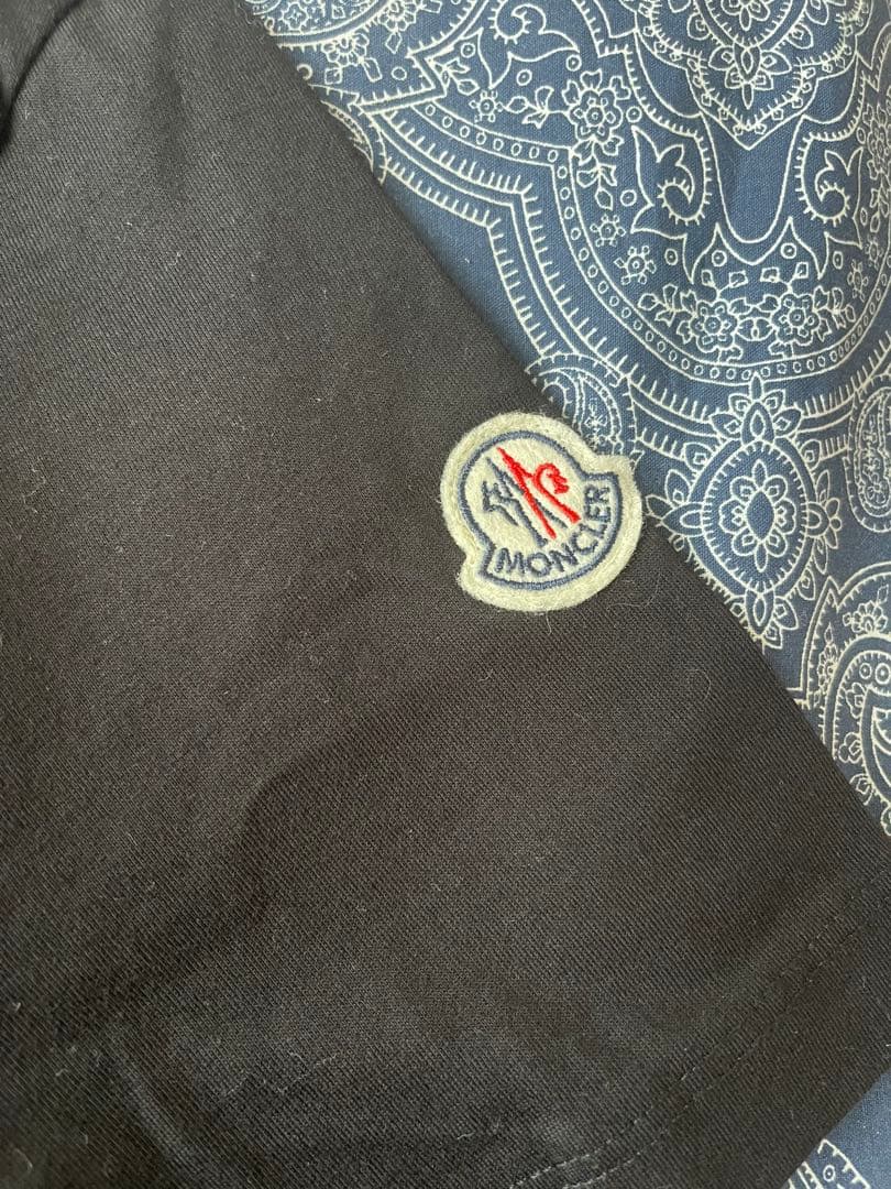 MONCLER 刺繍キャラクター ブラックTシャツ