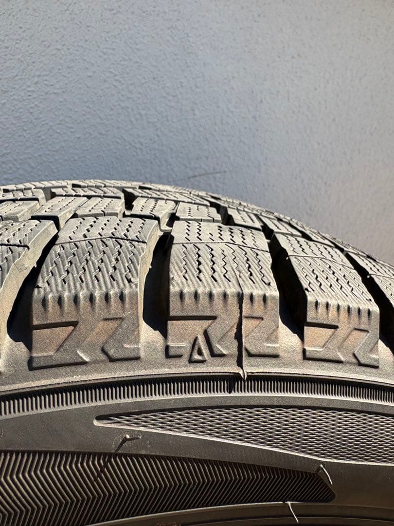 セール価格DUNLOP WINTER MAXX WM02 215/50R17