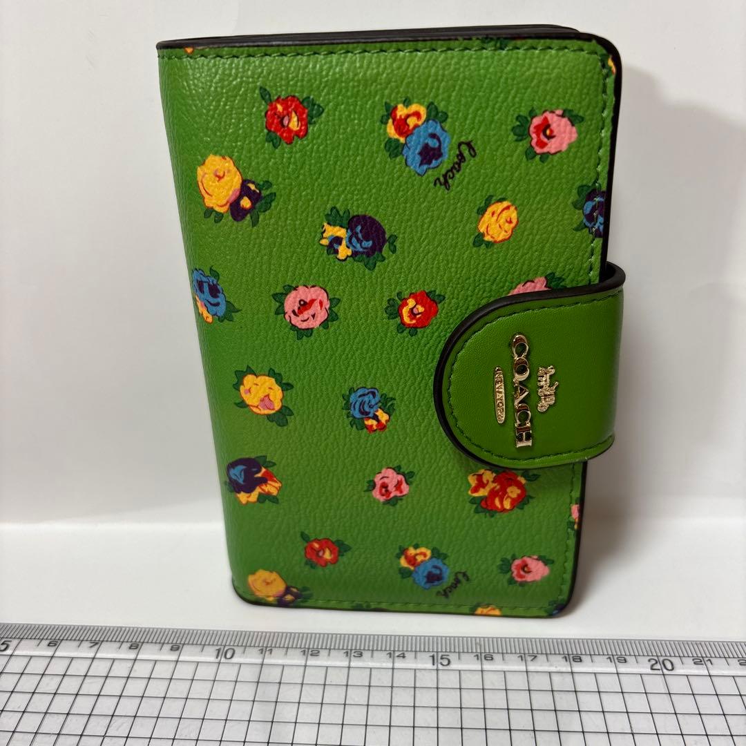 COACH 花柄 緑色 二つ折り財布