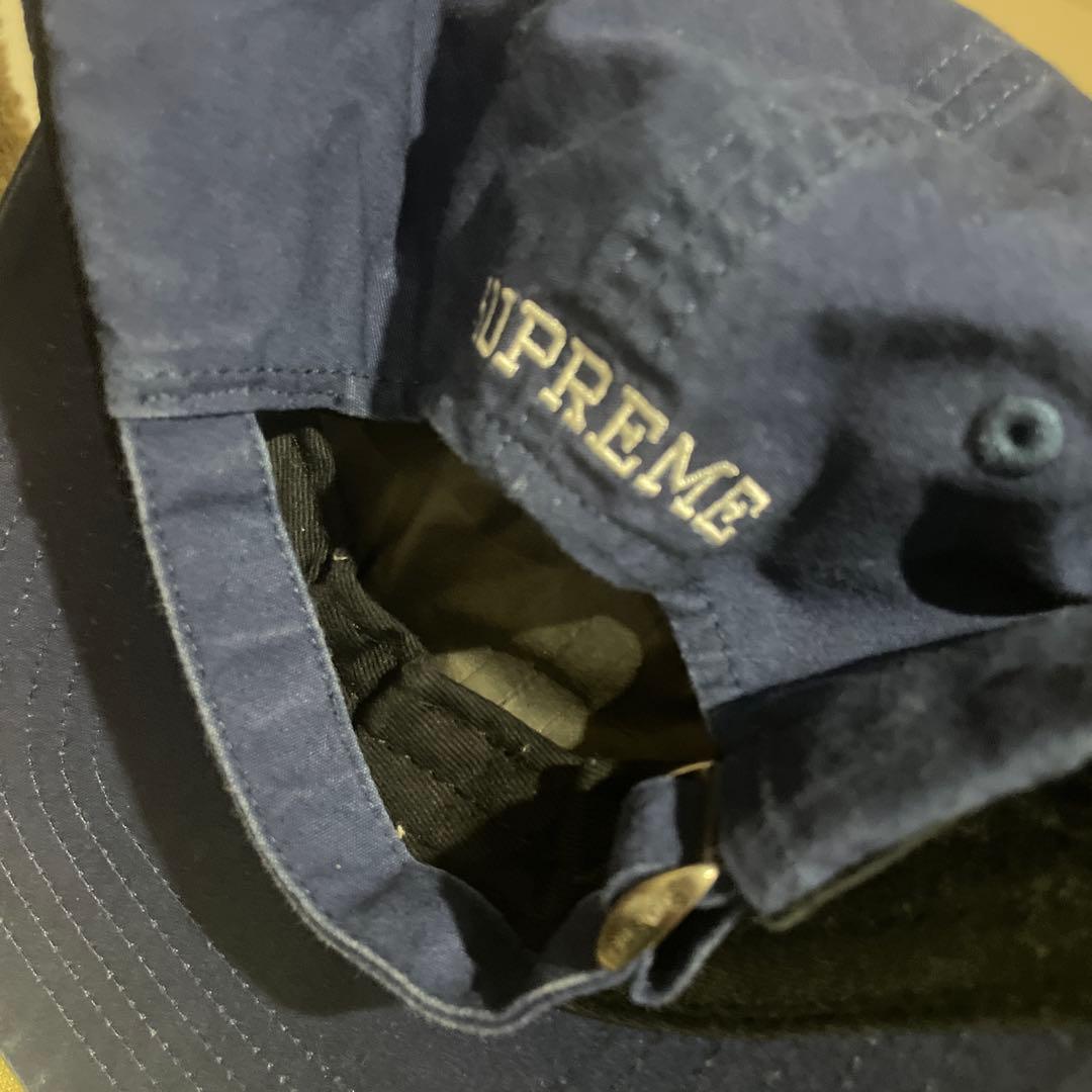 むSupreme cap