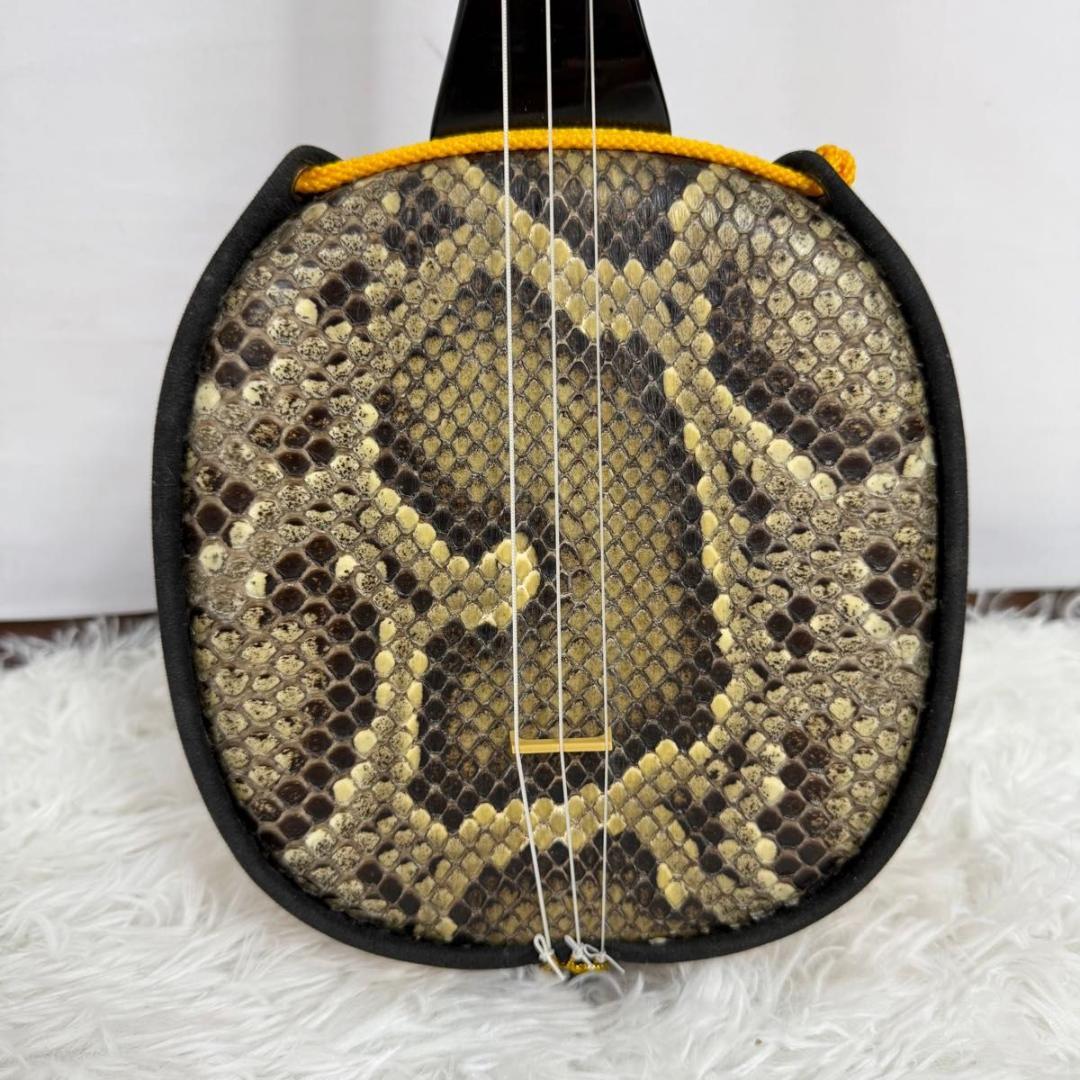 【美品】沖縄三味線 蛇皮（合皮） ソフトケース付き　87-7
