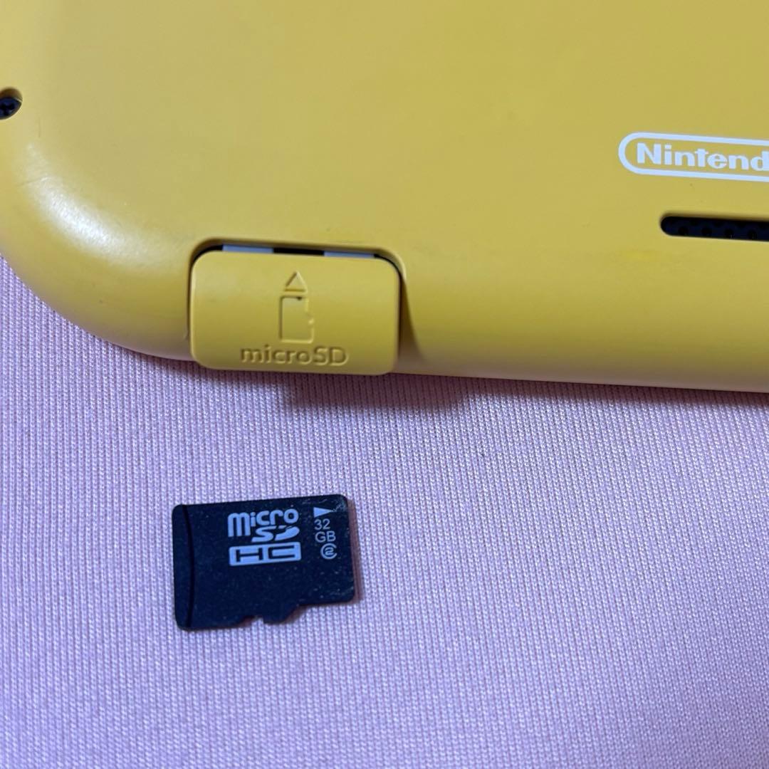 Nintendo Switch Lite 32GBカード付き