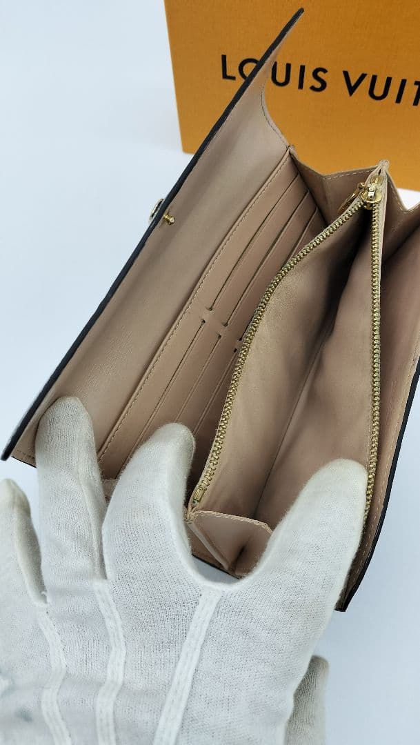 LOUIS VUITTON ブラック エナメルモノグラム二つ折り財布