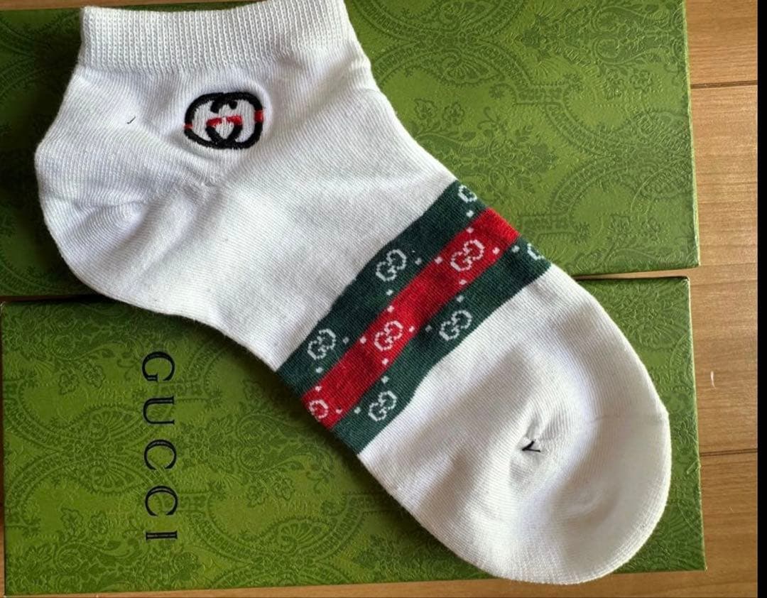 GUCCI グリーン GGロゴソックス&白ソックスセット