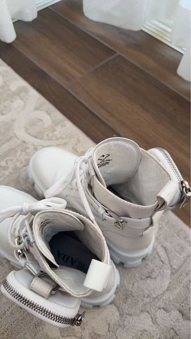 PRADA プラダ　モノリス　ホワイトブーツ サイドポケット付き36.5