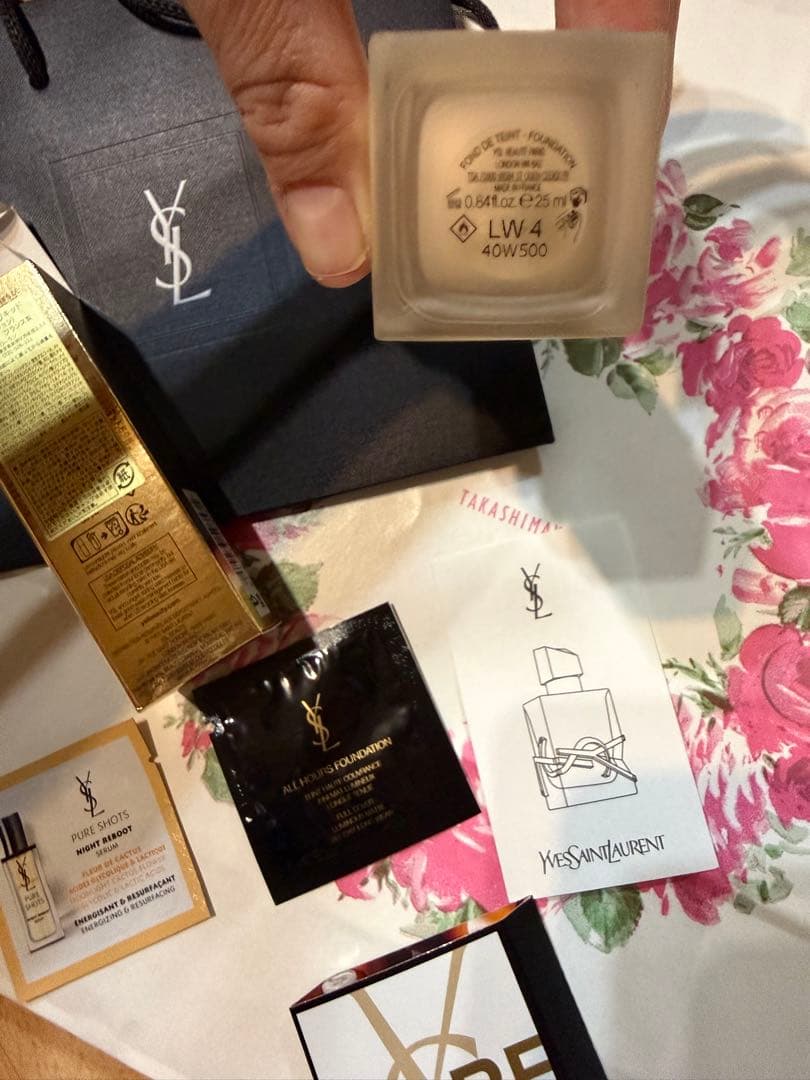 ファンデーション Yves Saint Laurent ALL HOURS FOUNDATION