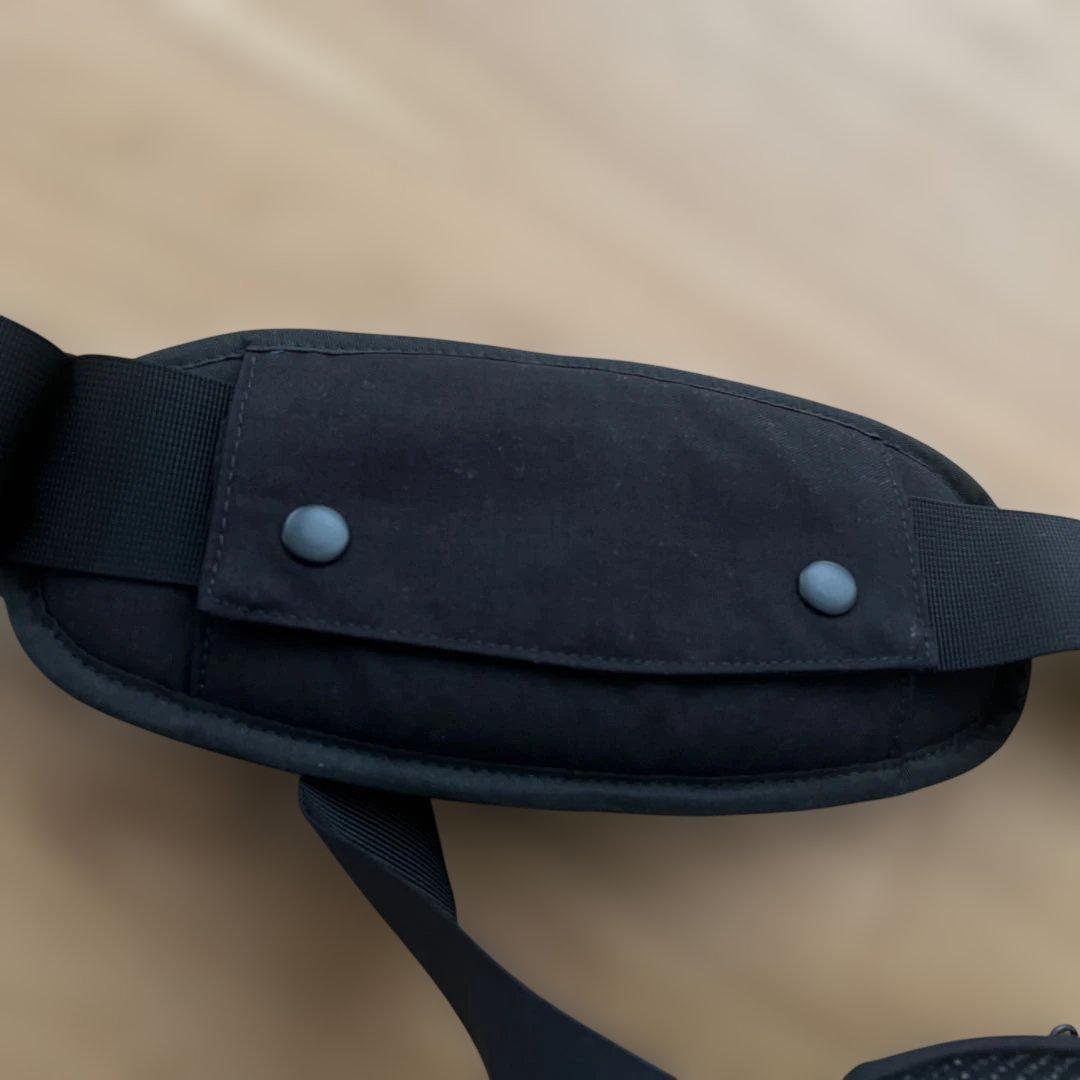 【Hugoo】【美品】（ハグー）抱っこ紐　ヒップシート付きショルダーバッグ