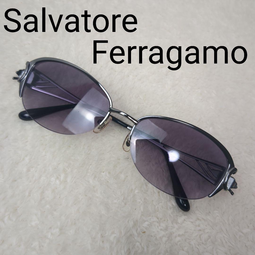 【美品】Salvatore Ferragamo　花　フラワー　シルバー　ビジュー