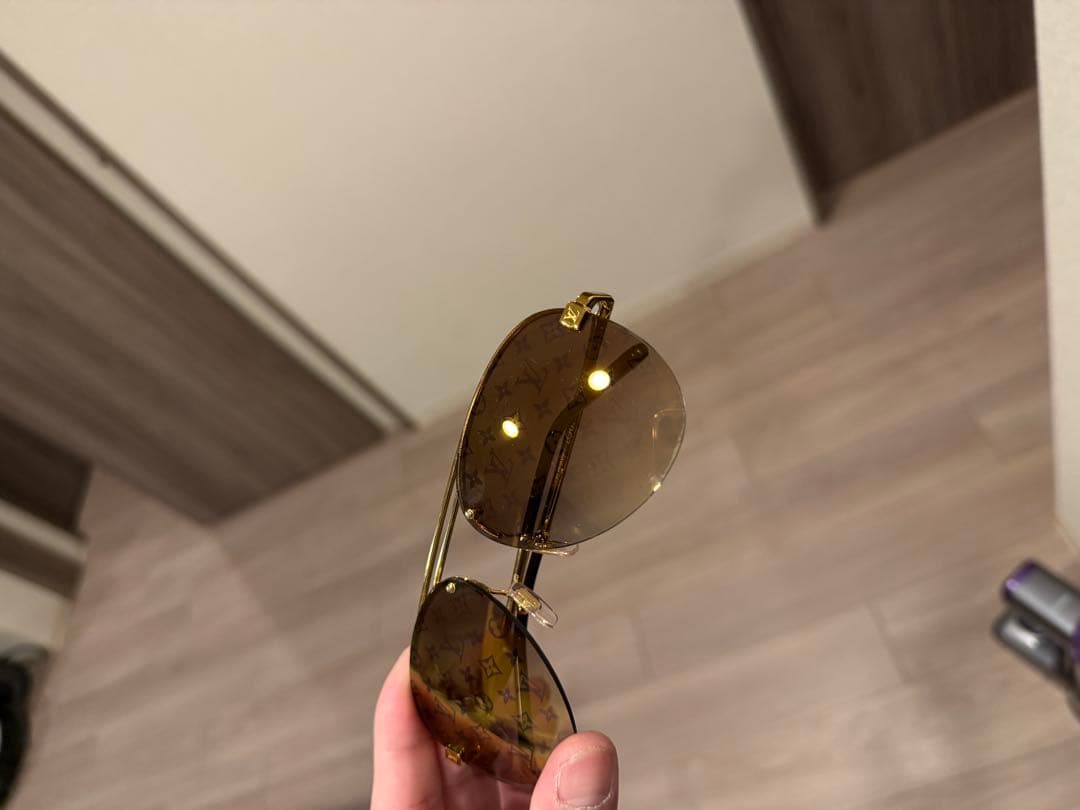 SamLOUIS VUITTON サングラス:クロックワイズ ゴールド