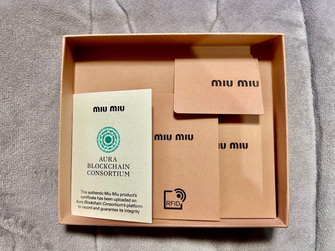MIU MIU♡二つ折り財布❁定価55000円❀春らしい水色❀