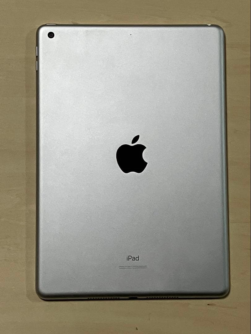 ipad 第７世代　シルバー　32GB　Wi-Wiモデル