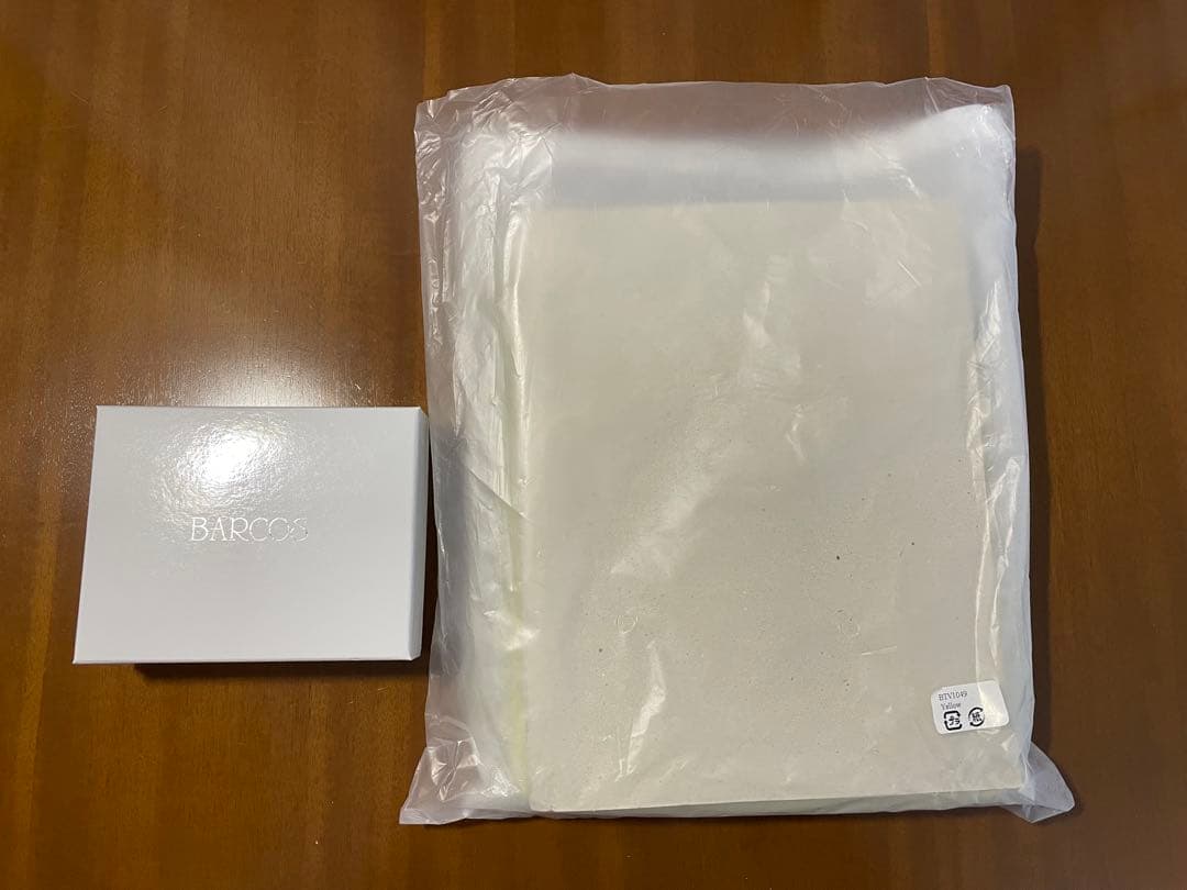 BARCOS 新品未使用　イエロー 二つ折り財布とバッグセット