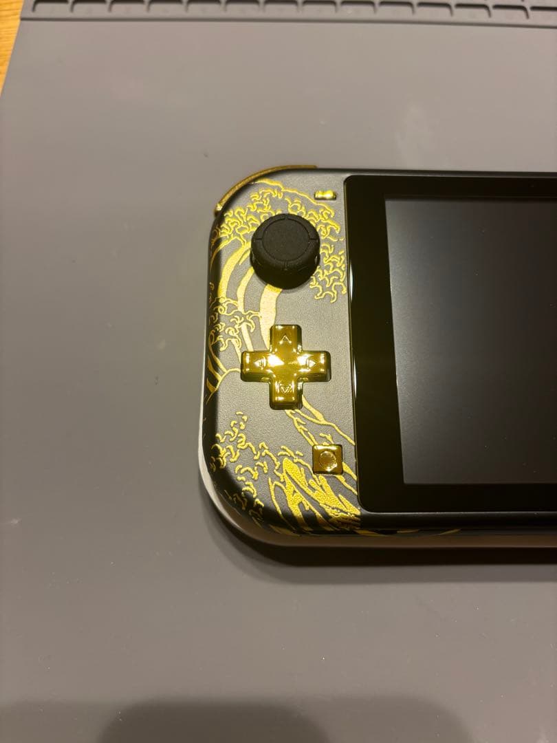 Nintendo Switch Lite本体　カスタム品　外装：金の波柄仕様