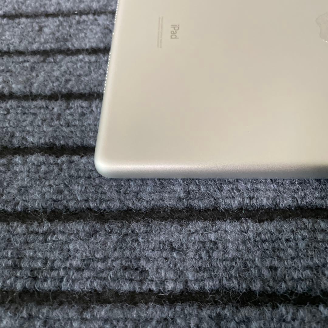 7 iPad 7世代 128GB SIMフリー シルバー