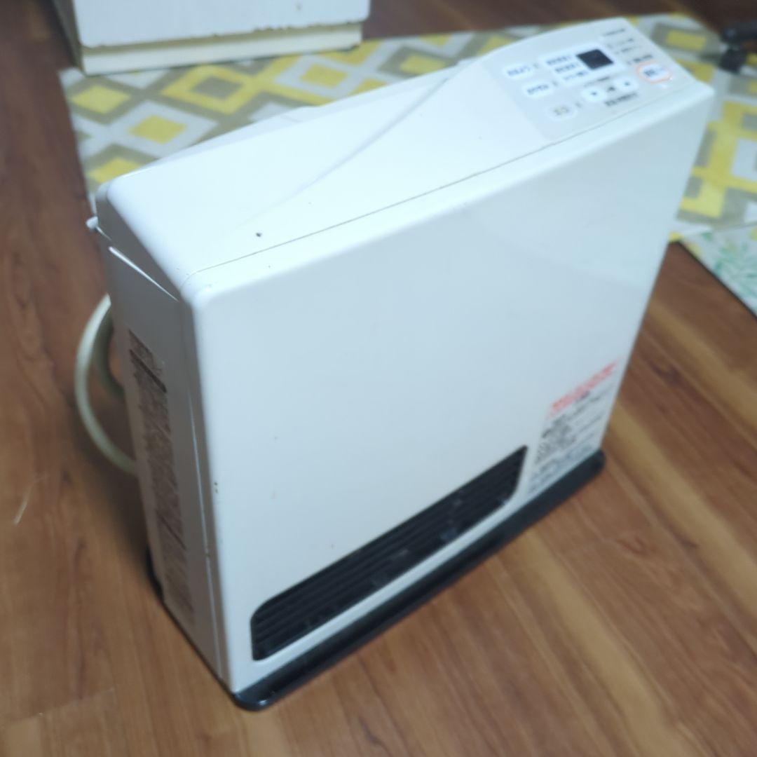 ガスファンヒーター ホワイト コンパクト