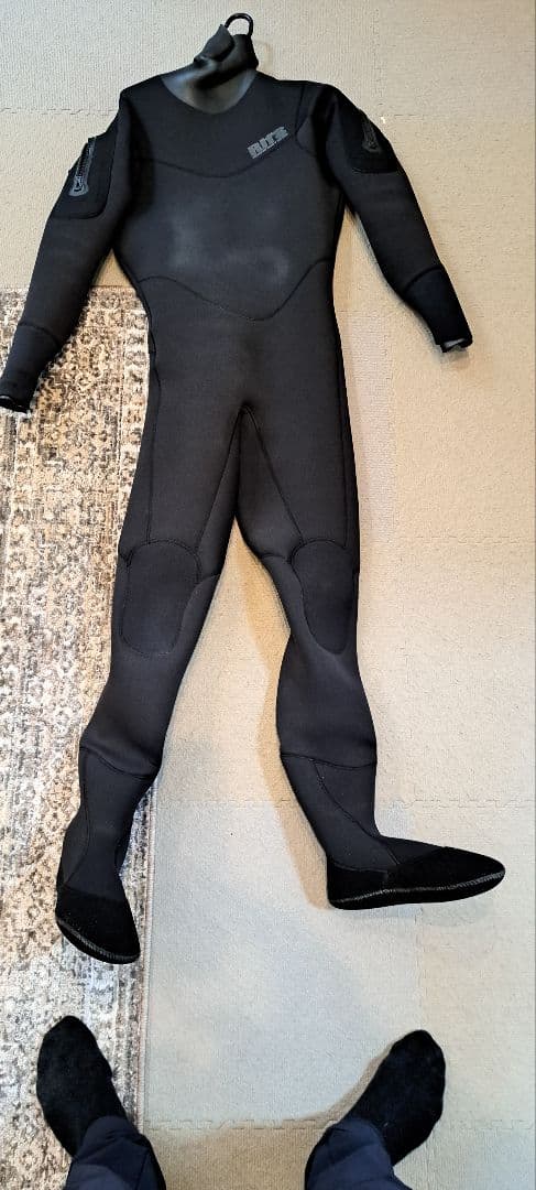 しろ様！美品　リフス　ドライスーツ　170ー58kg