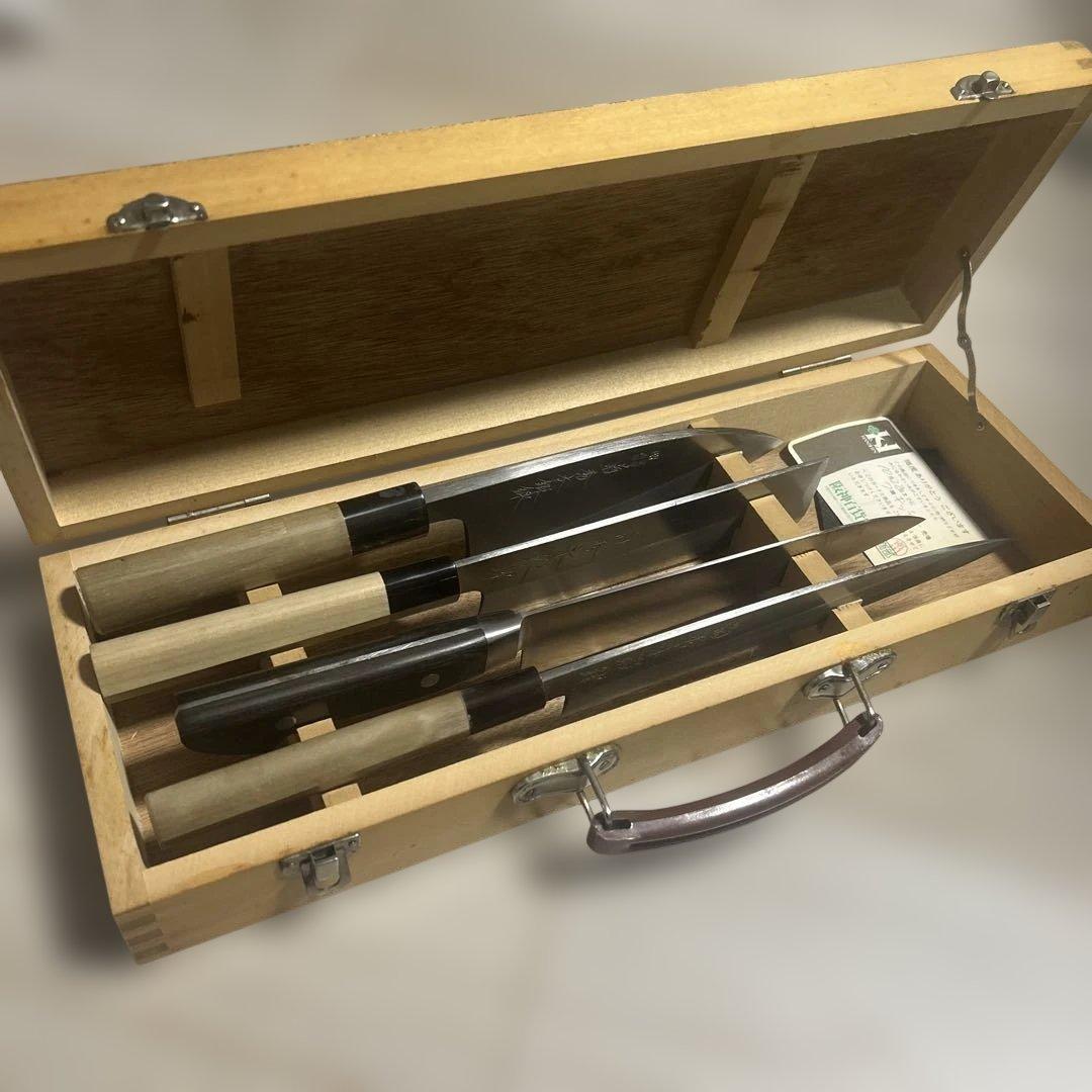 【新品】堺登録菊秀 本鍛錬 和包丁4本セット木箱入り 出刃 柳刃 薄刃 三徳